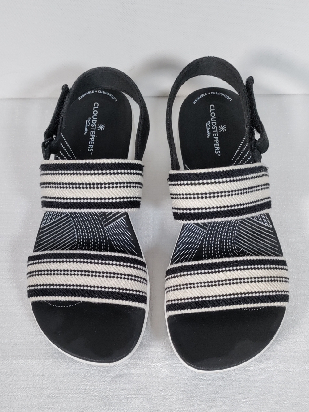 H213 Clarks Women's Black and Cream Striped Cloudsteppers Sandals 8.5